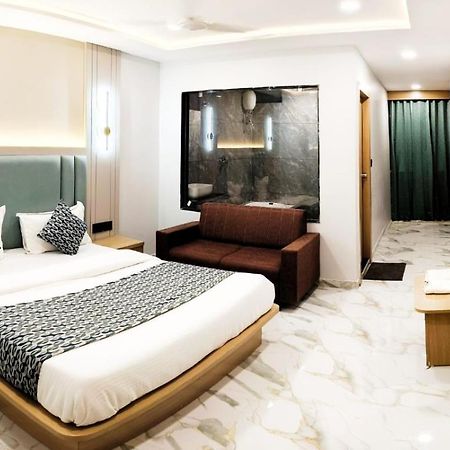 Hotel Allen อาเมดาบัด ภายนอก รูปภาพ
