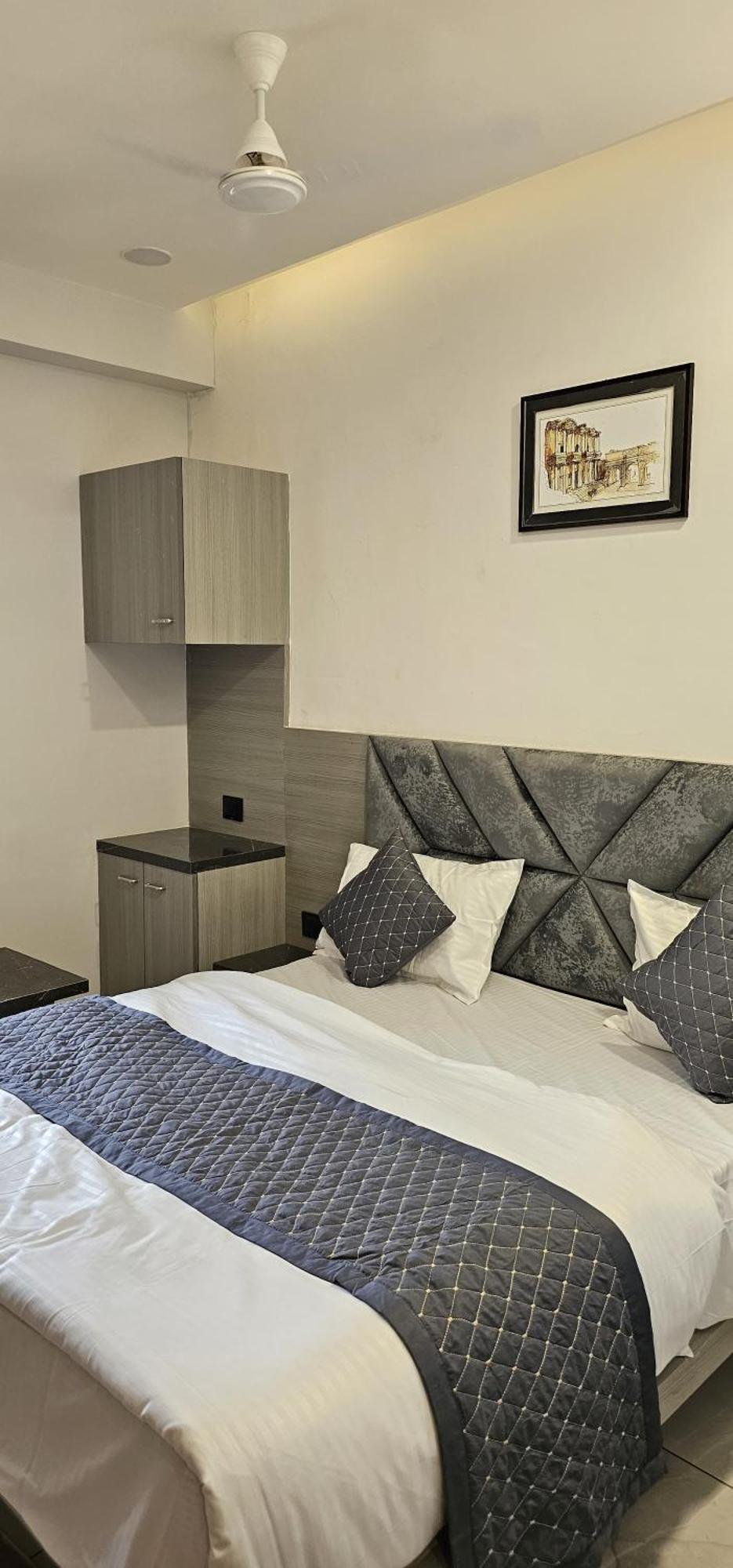 Hotel Allen อาเมดาบัด ภายนอก รูปภาพ