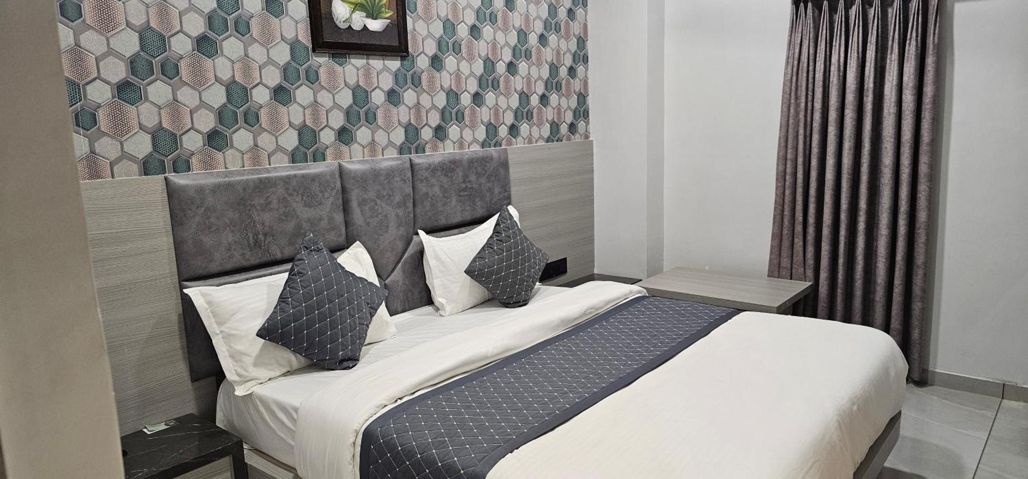 Hotel Allen อาเมดาบัด ภายนอก รูปภาพ
