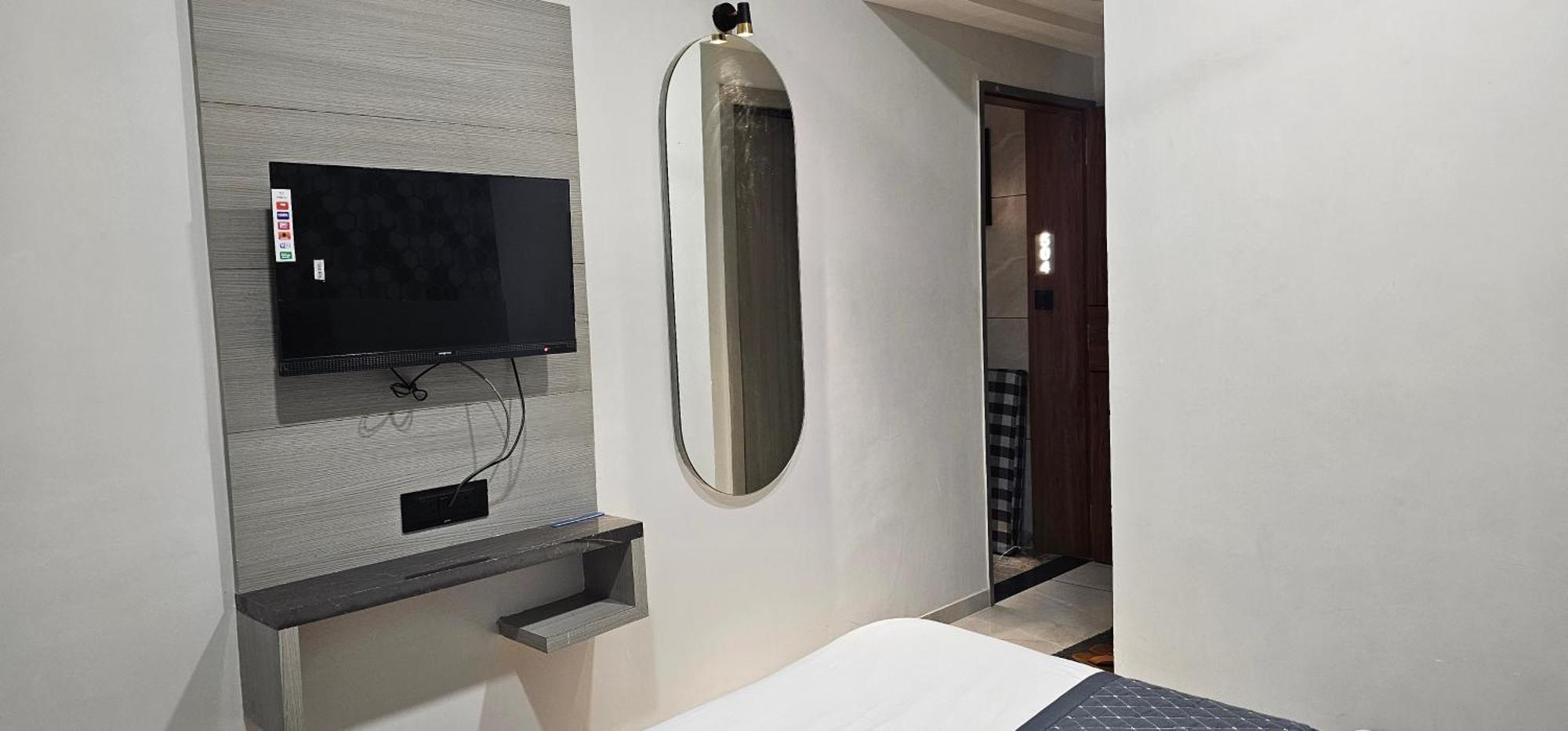 Hotel Allen อาเมดาบัด ภายนอก รูปภาพ