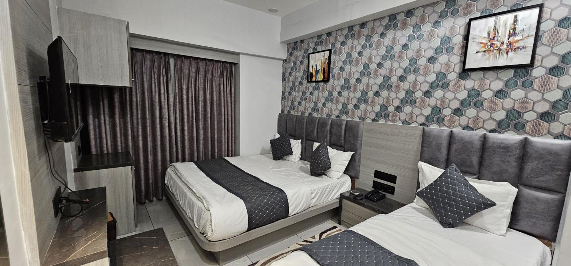 Hotel Allen อาเมดาบัด ภายนอก รูปภาพ