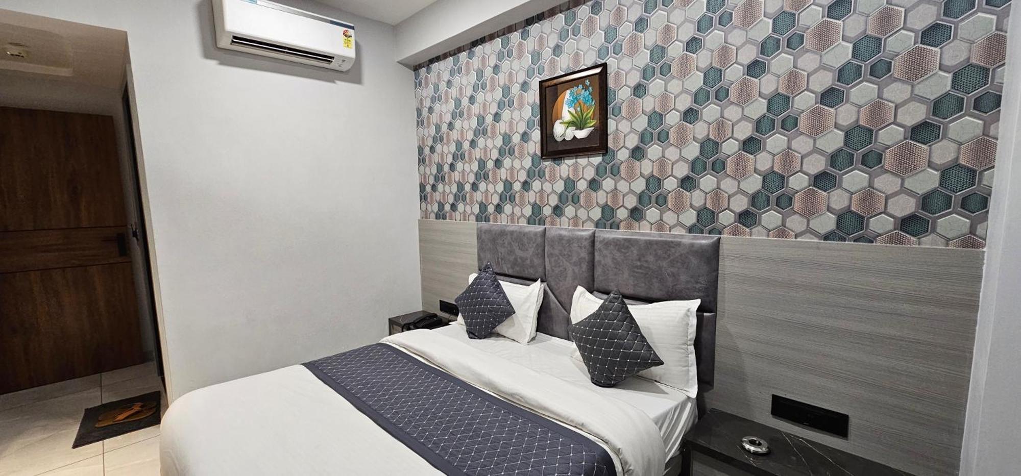 Hotel Allen อาเมดาบัด ภายนอก รูปภาพ